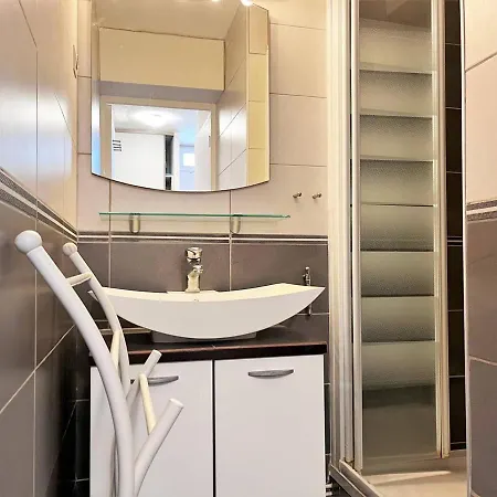 Le Lavandou, 3 Pieces, 6 Personnes - Fr-1-251-474 Apartment