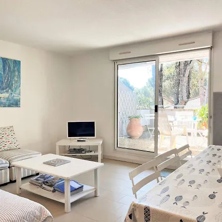 Apartment Le Lavandou, 3 Pieces, 6 Personnes - Fr-1-251-474 *